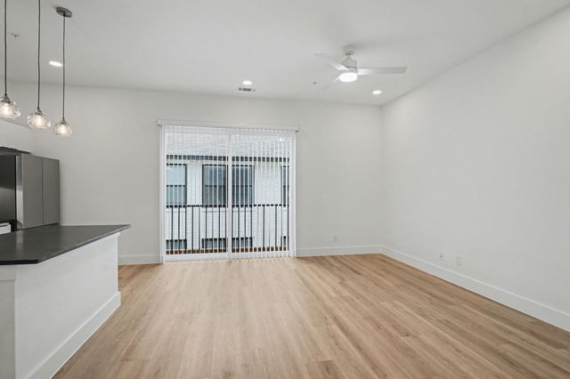 2217 N Fitzhugh Avenue 202, Dallas, TX 75204