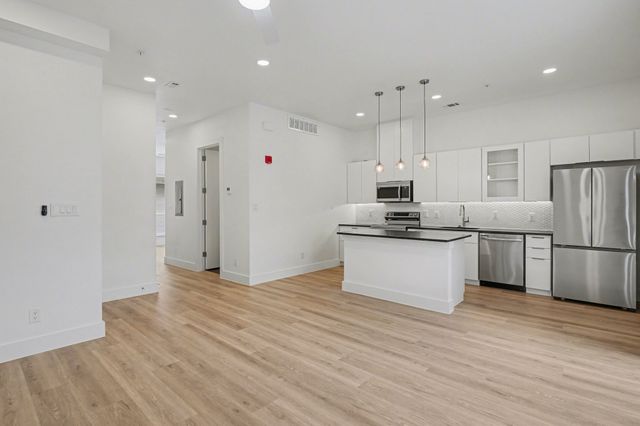 2217 N Fitzhugh Avenue 202, Dallas, TX 75204