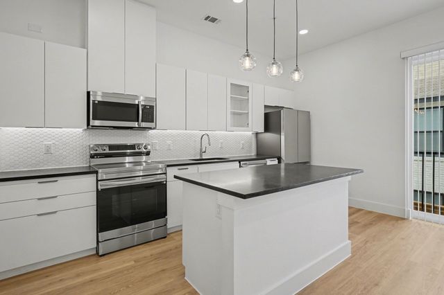2217 N Fitzhugh Avenue 202, Dallas, TX 75204