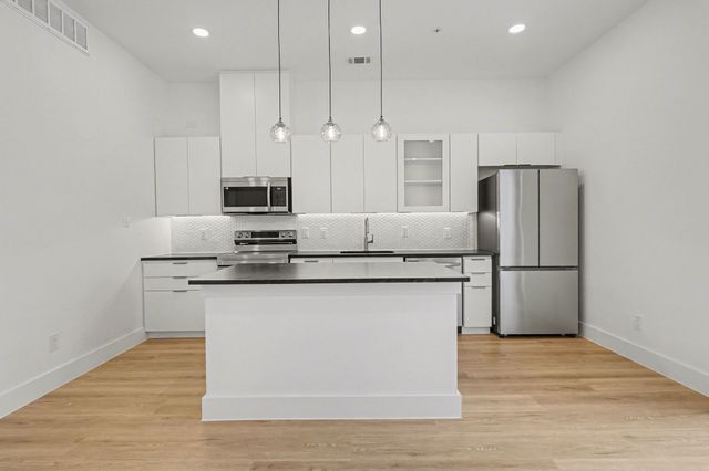 2217 N Fitzhugh Avenue 202, Dallas, TX 75204