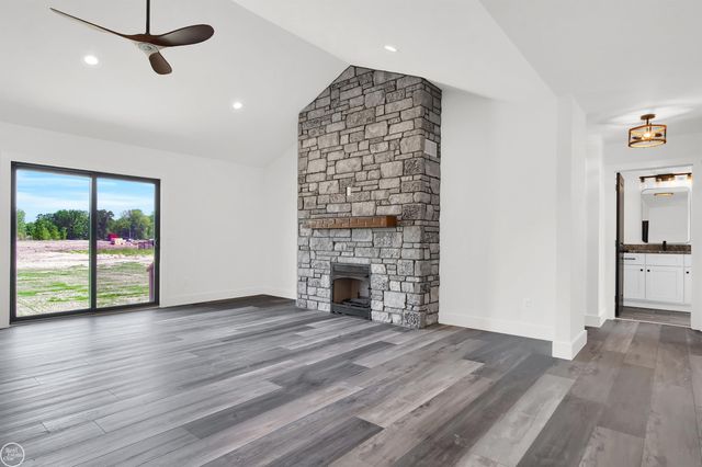 2 Carney Road, St Clair, MI 48079