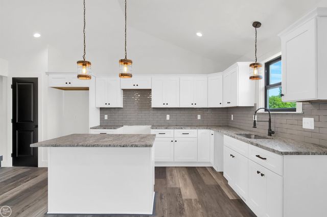 2 Carney Road, St Clair, MI 48079