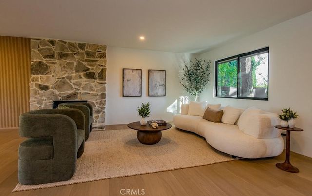 24245 Hatteras, Woodland Hills, CA 91367