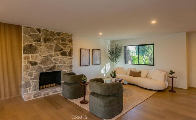24245 Hatteras, Woodland Hills, CA 91367