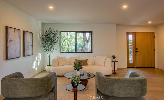24245 Hatteras, Woodland Hills, CA 91367