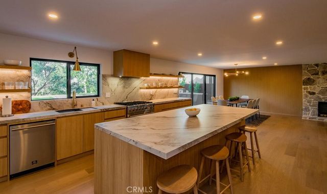 24245 Hatteras, Woodland Hills, CA 91367
