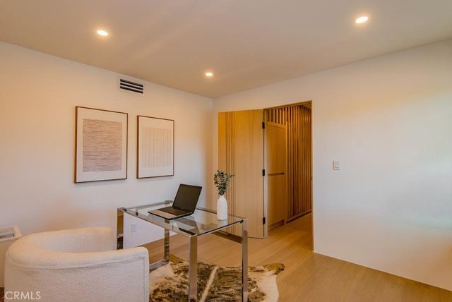 24245 Hatteras, Woodland Hills, CA 91367