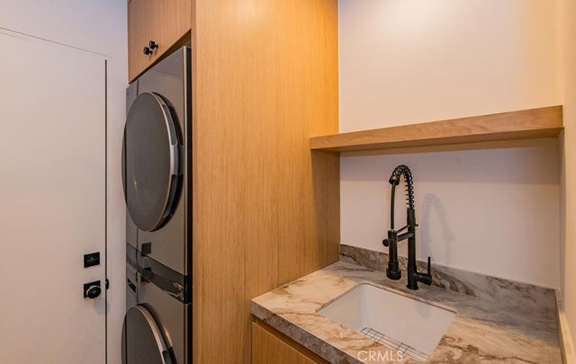 24245 Hatteras, Woodland Hills, CA 91367