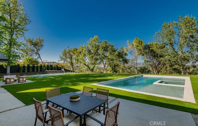 24245 Hatteras, Woodland Hills, CA 91367