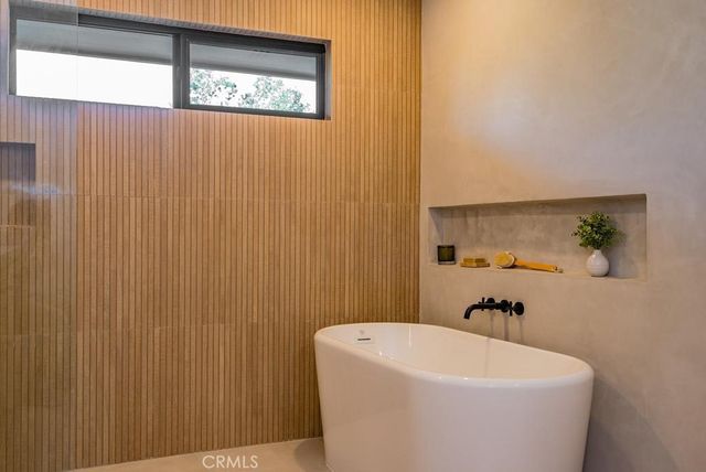 24245 Hatteras, Woodland Hills, CA 91367