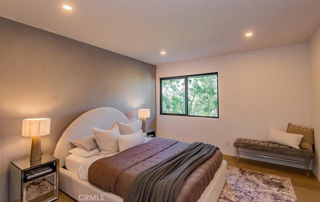 24245 Hatteras, Woodland Hills, CA 91367