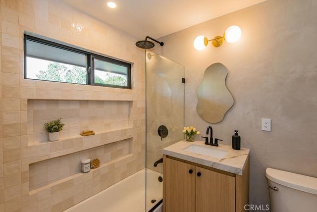 24245 Hatteras, Woodland Hills, CA 91367