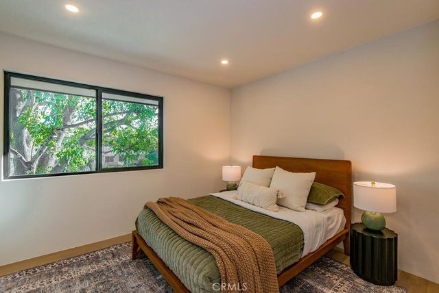 24245 Hatteras, Woodland Hills, CA 91367