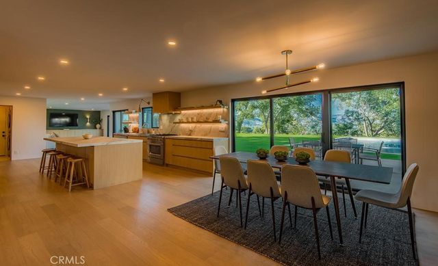24245 Hatteras, Woodland Hills, CA 91367