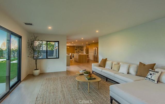 24245 Hatteras, Woodland Hills, CA 91367