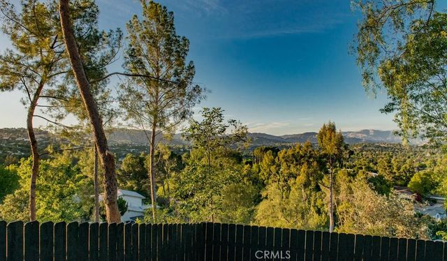 24245 Hatteras, Woodland Hills, CA 91367