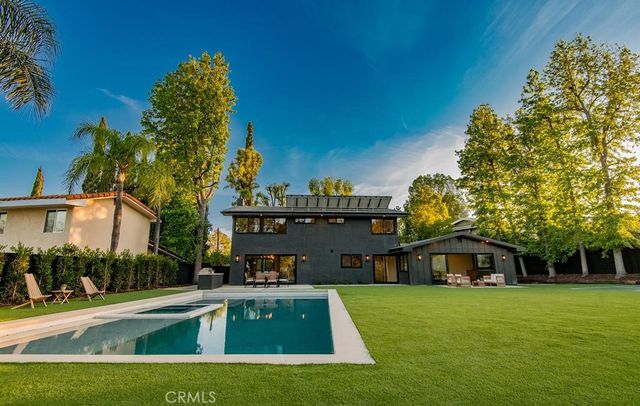 24245 Hatteras, Woodland Hills, CA 91367