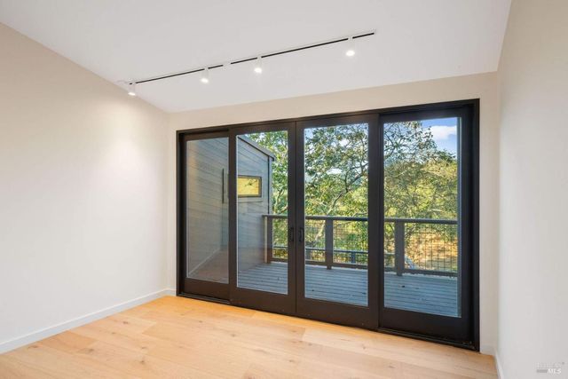 1160 Dance Dr, Sonoma, CA 95476