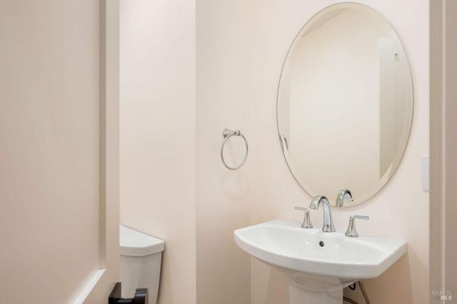 1160 Dance Dr, Sonoma, CA 95476