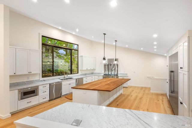 1160 Dance Dr, Sonoma, CA 95476