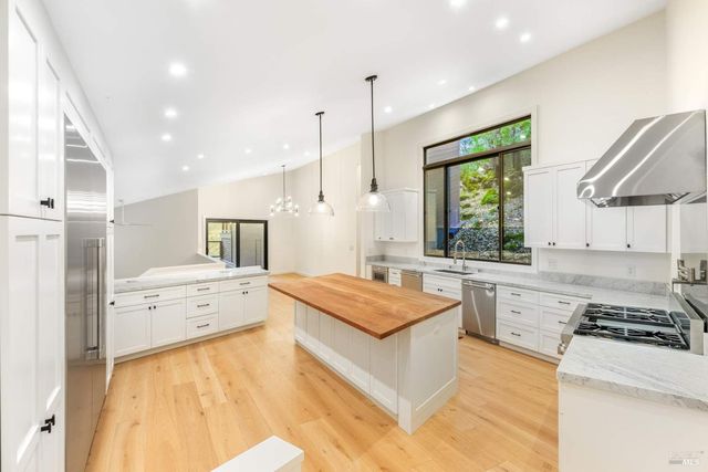 1160 Dance Dr, Sonoma, CA 95476