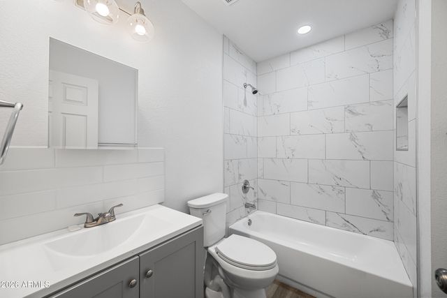 22 E RIVERSIDE Street, Phoenix, AZ 85040