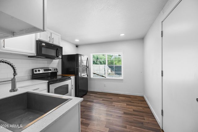 22 E RIVERSIDE Street, Phoenix, AZ 85040