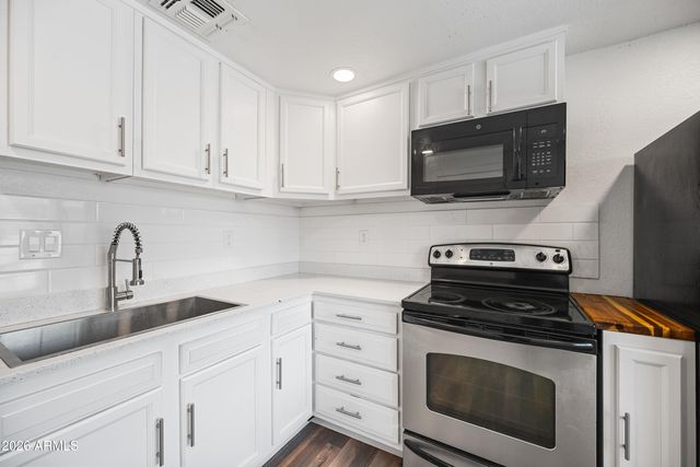 22 E RIVERSIDE Street, Phoenix, AZ 85040