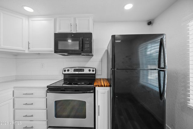 22 E RIVERSIDE Street, Phoenix, AZ 85040