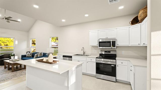 1867 Rockford Drive, Eufaula, OK 74432