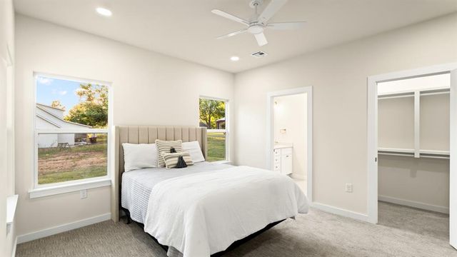 1867 Rockford Drive, Eufaula, OK 74432