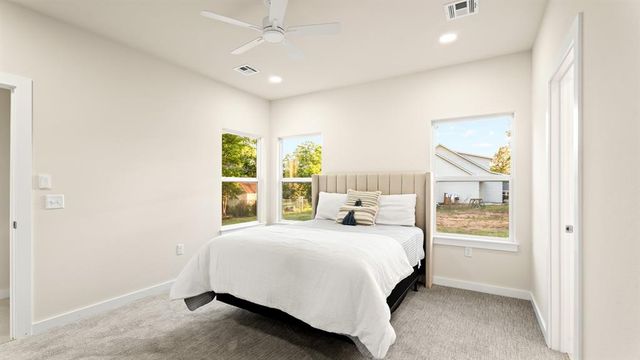 1867 Rockford Drive, Eufaula, OK 74432