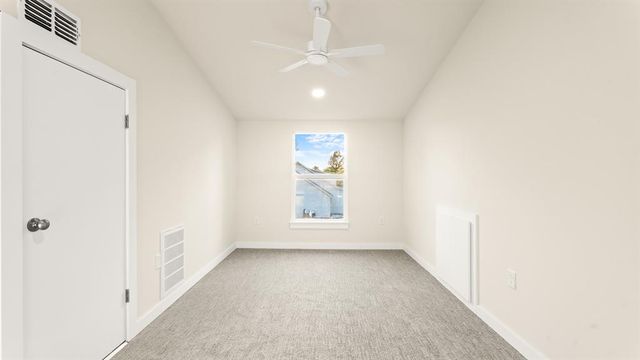 1867 Rockford Drive, Eufaula, OK 74432