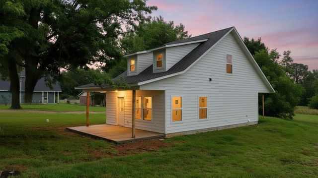 1867 Rockford Drive, Eufaula, OK 74432