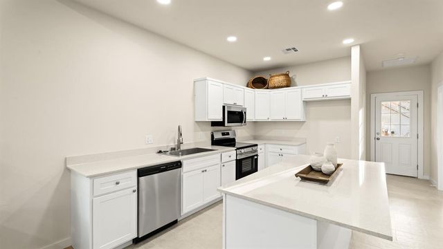 1867 Rockford Drive, Eufaula, OK 74432