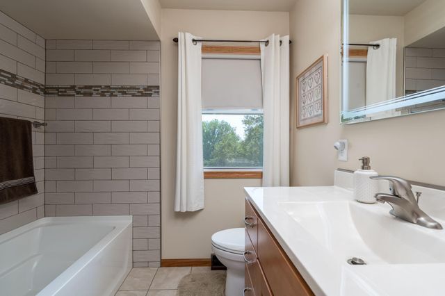 48186 Old River Bluff Road, Saint Peter, MN 56082