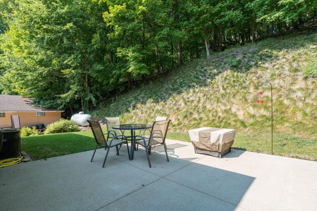 48186 Old River Bluff Road, Saint Peter, MN 56082