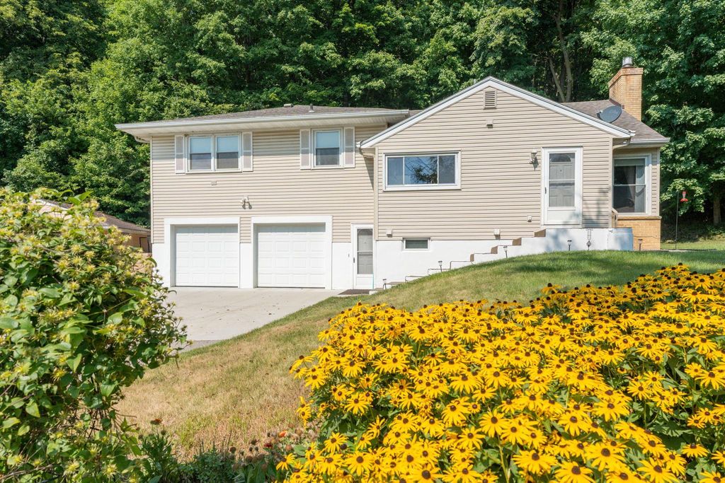 48186 Old River Bluff Road, Saint Peter, MN 56082
