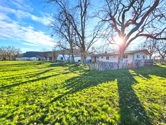 11220 Duggan Road, Central Point, OR 97502