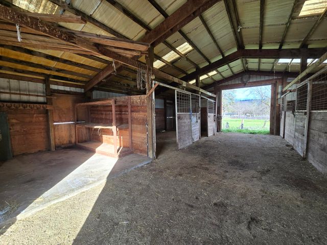 11220 Duggan Road, Central Point, OR 97502