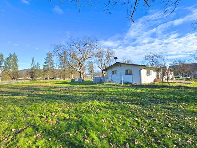 11220 Duggan Road, Central Point, OR 97502