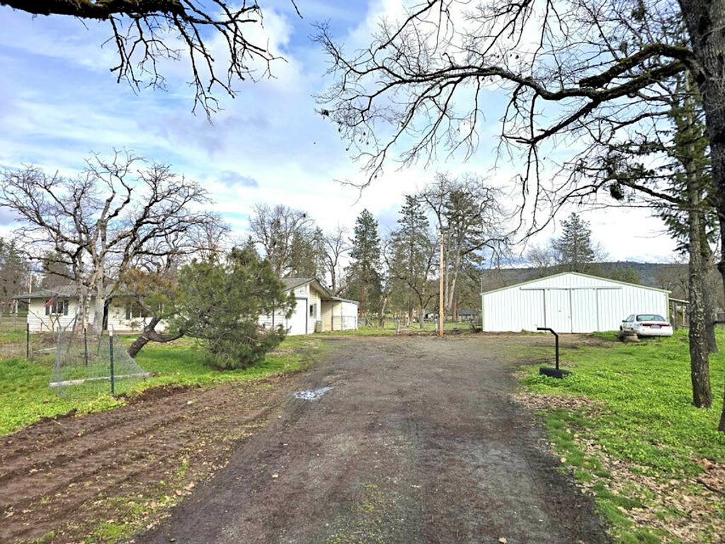 11220 Duggan Road, Central Point, OR 97502