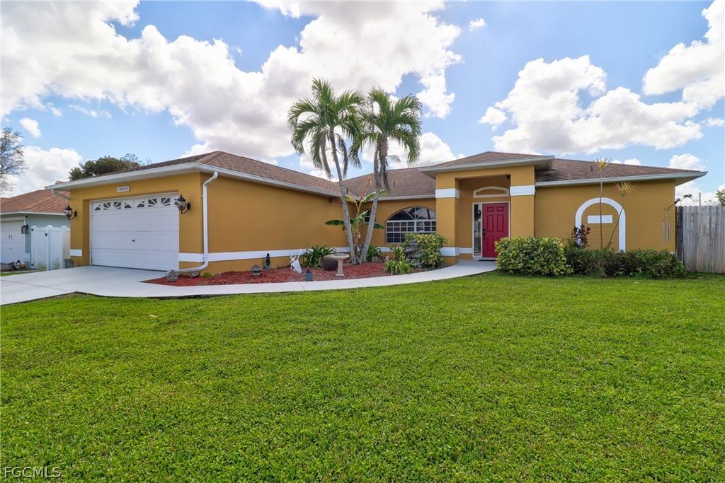 13400 Red Maple CIR, North Fort Myers, FL 33903