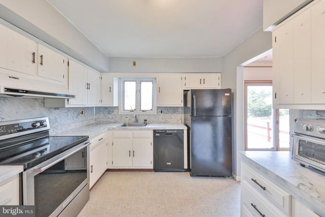 203 CATHY ANN DR, Reading, PA 19606