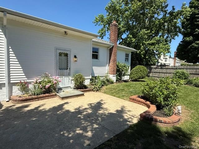 322 N Virginia Avenue, Massapequa, NY 11758