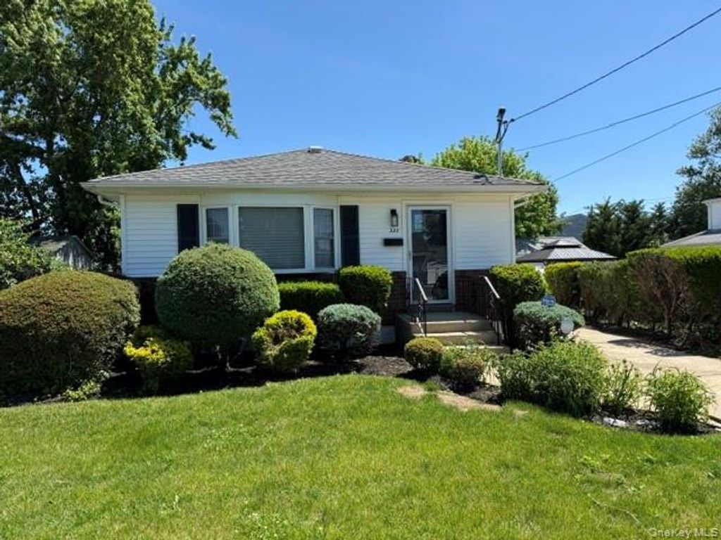 322 N Virginia Avenue, Massapequa, NY 11758