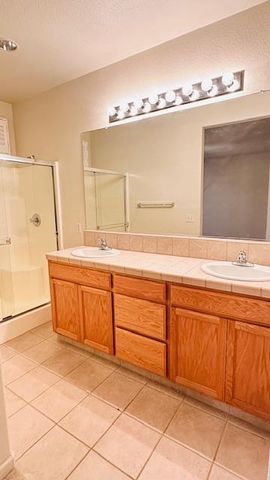 2337 Lonnie Beck Way, Stockton, CA 95209