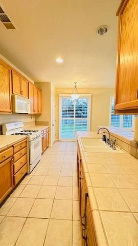 2337 Lonnie Beck Way, Stockton, CA 95209