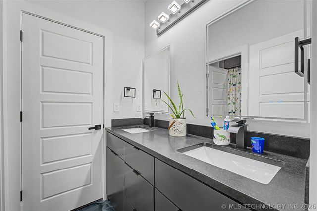 1129 W Fargo Lane, Broken Arrow, OK 74012