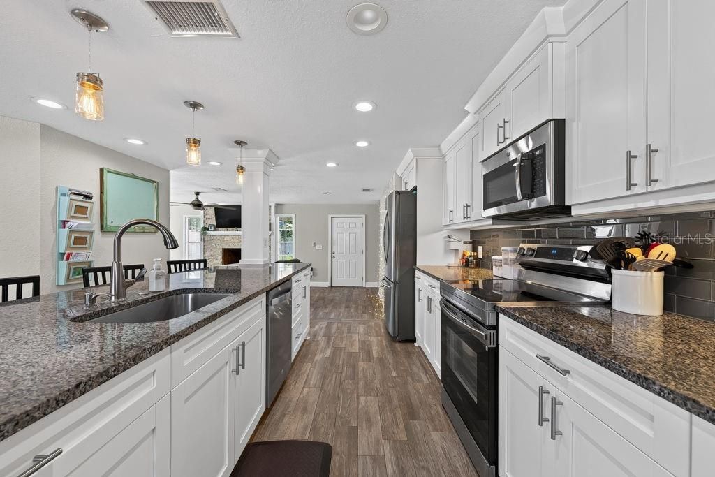 Image 14 of property listing at 4710 W TRILBY AVENUE, Tampa, FL 33616
